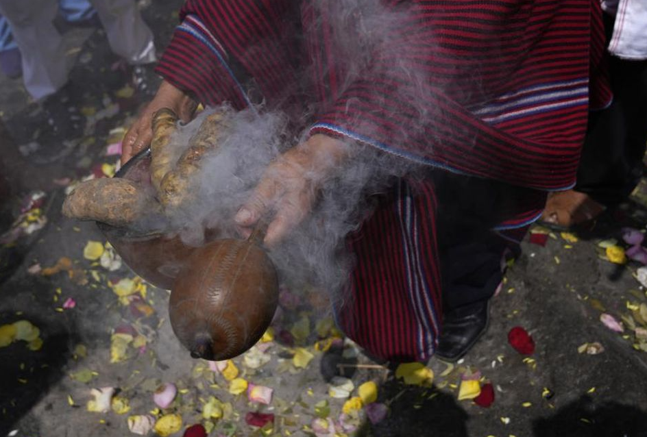 pria-serahkan-istri-ke-dukun-untuk-melakukan-ritual