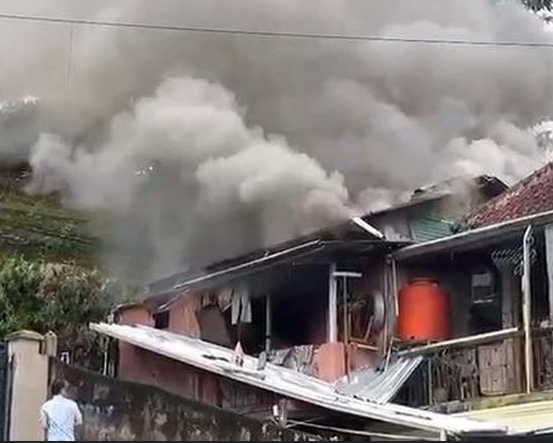 warung-nasi-uduk-yang-terletak-di-bogor-terbakar