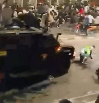 seorang-brimob-menabrak-ojol-bernama-affan-kurniawan