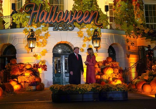 Desain Tradisi Halloween di Gedung Putih AS
